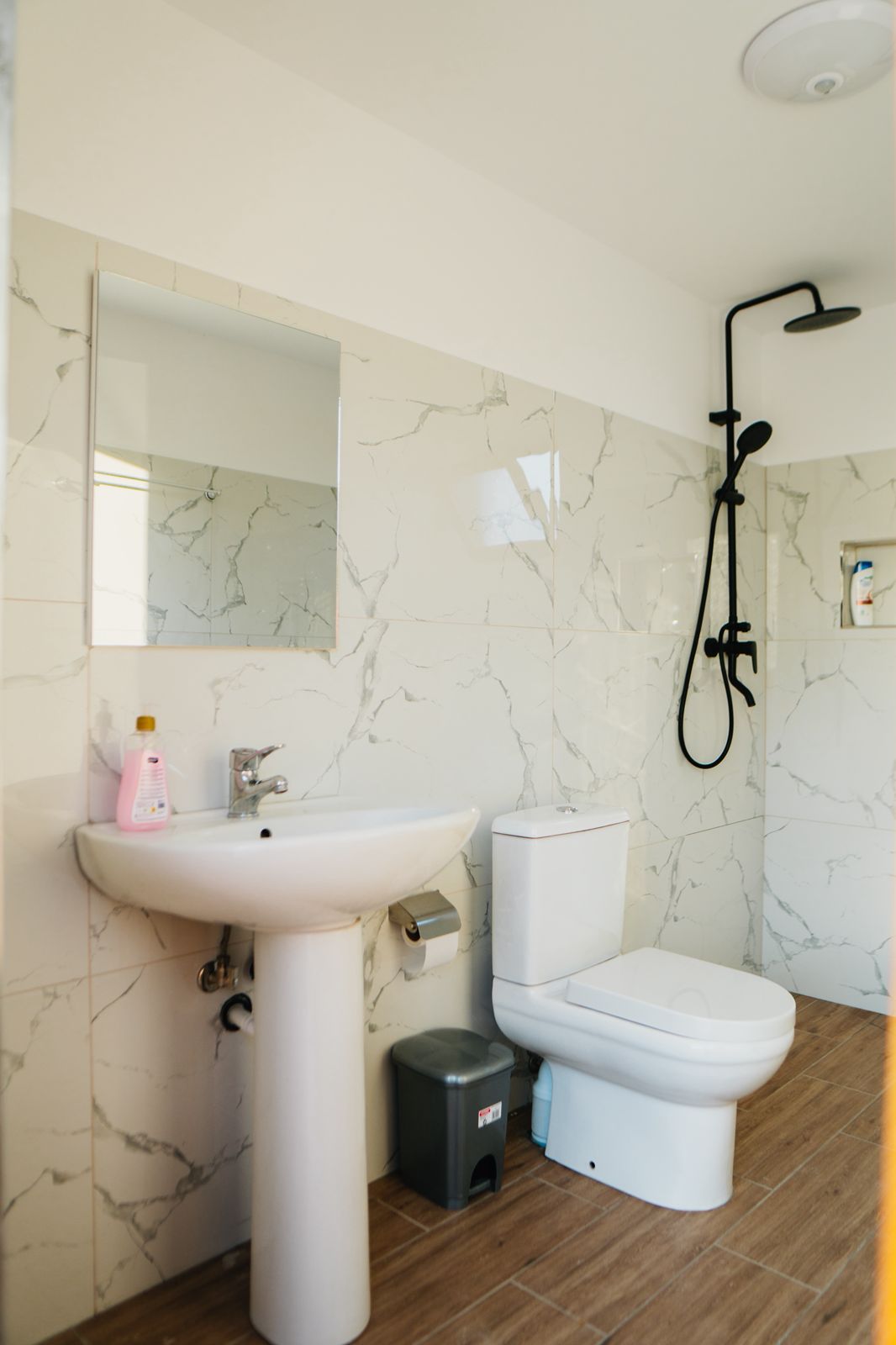 riverside-drinos-modern-bathroom-01